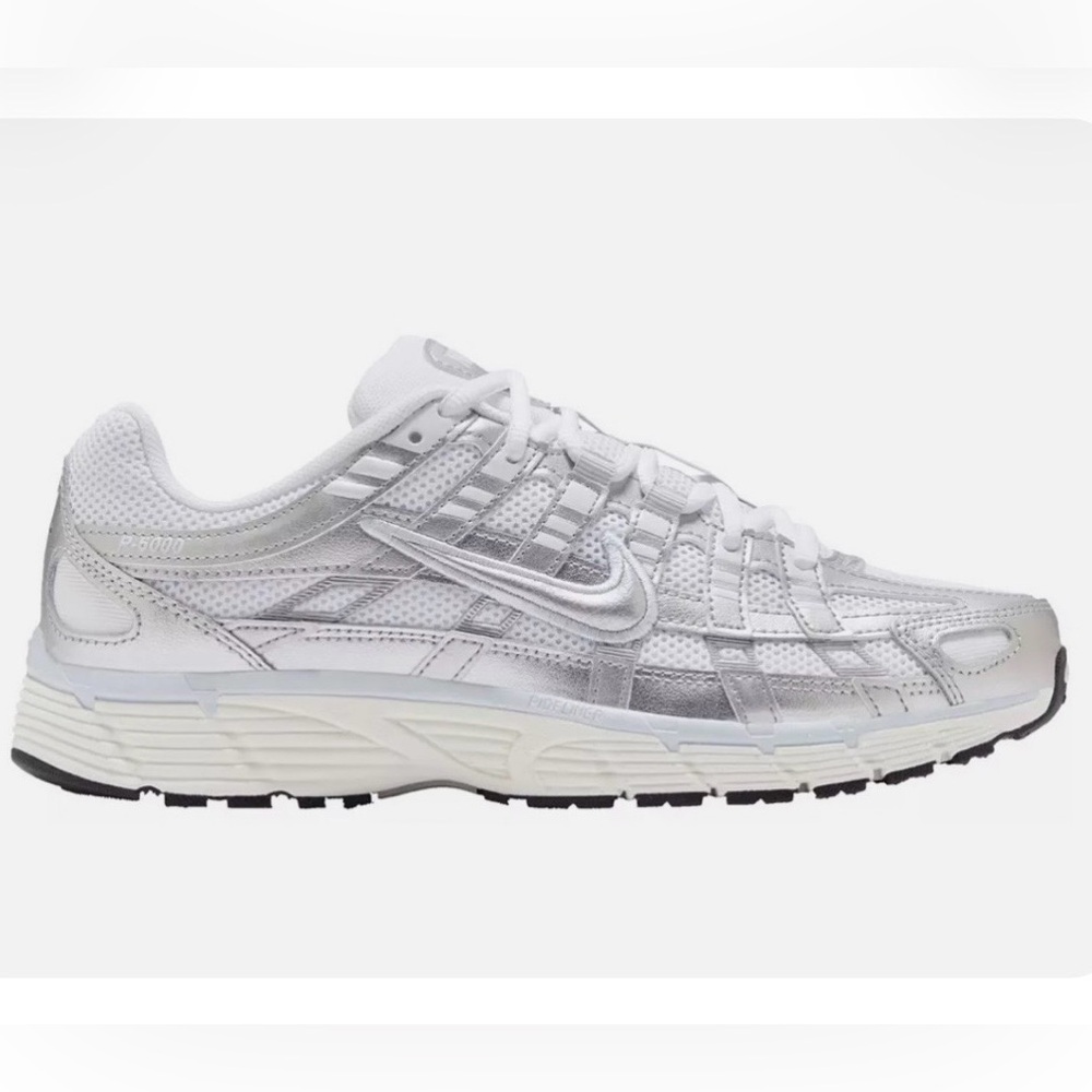 Nike Silver, White, and Light Blue Athletic Sneakers 
P-6000